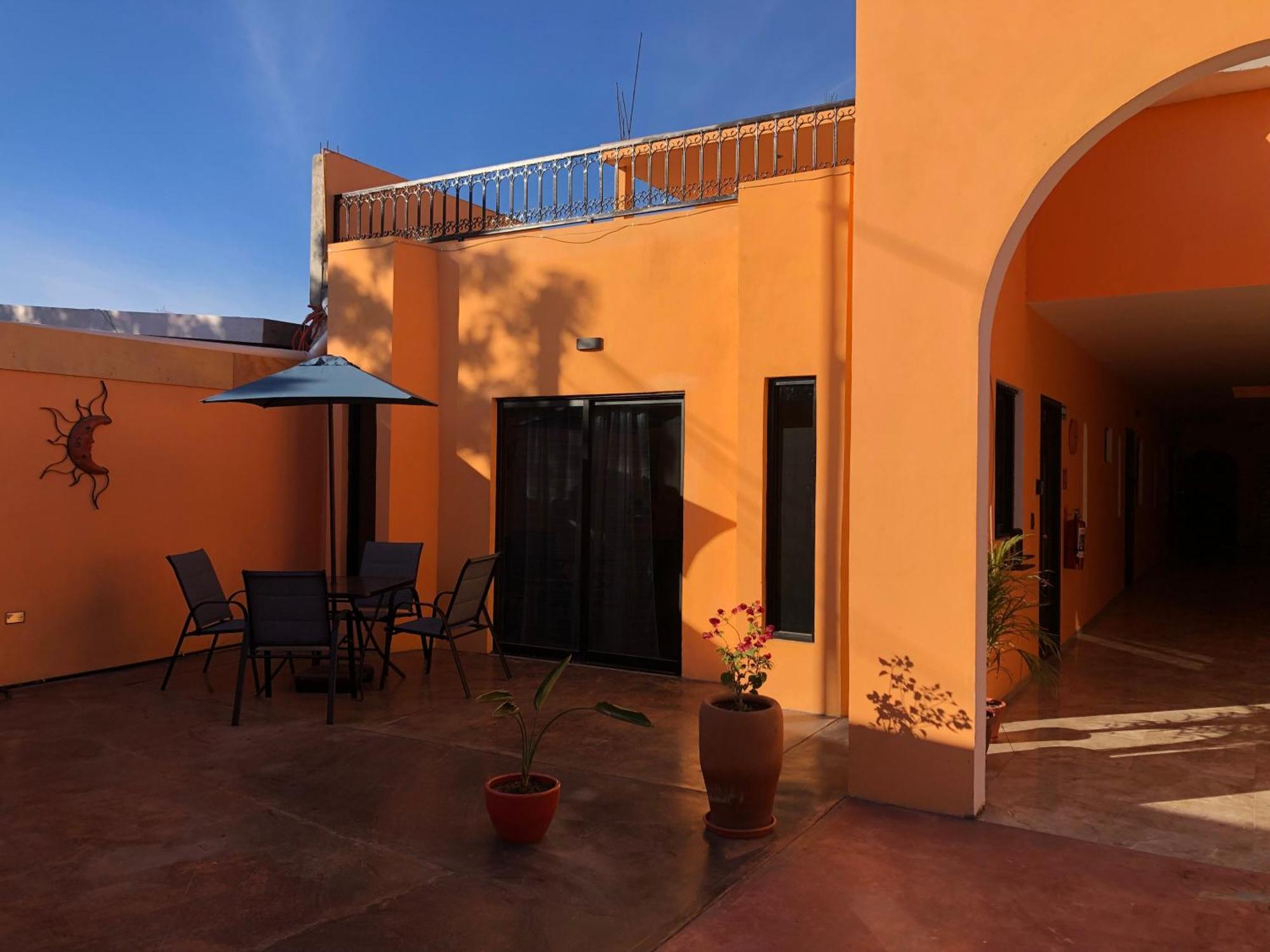 Tres Iguanas Apart Hotel - New, Cozy & Spacious Flats, Short Walk To Beach Лорето Екстериор снимка